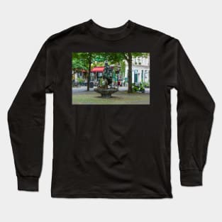 Grossneumarkt, street scene, fountain, Hamburg, Germany Long Sleeve T-Shirt